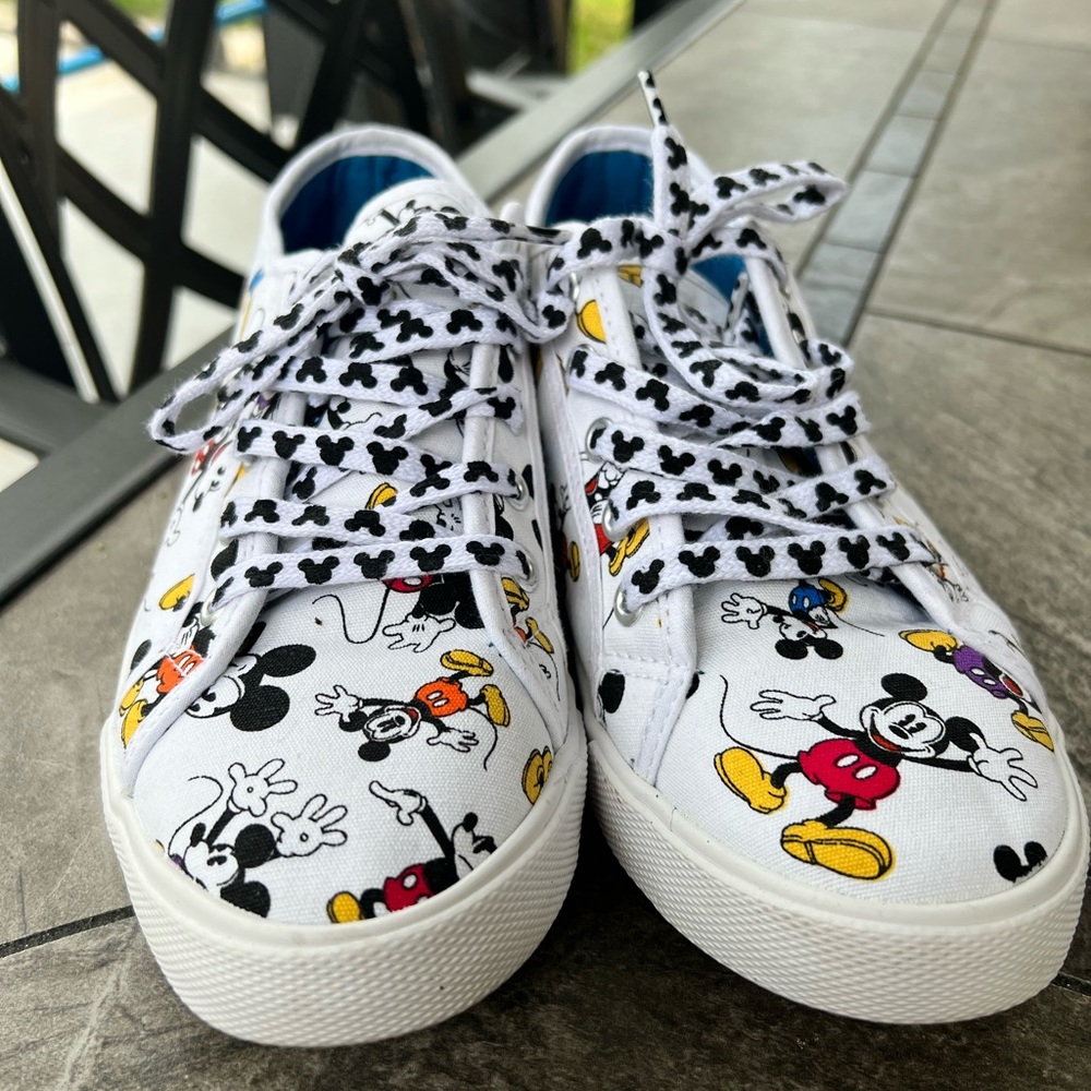 DISNEY PARKS RETRO VINTAGE ALL OVER MICKEY SNEAKER